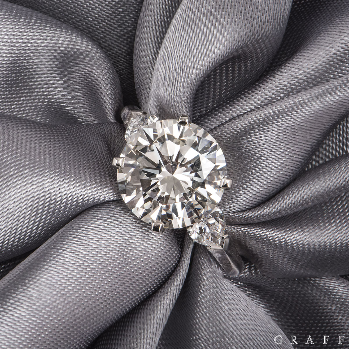Emerald Infinity Promise Ring For Women In 950 Platinum | Fascinating  Diamonds